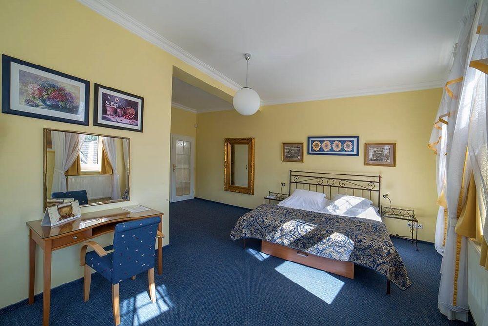Festival Appartement Karlsbad Buitenkant foto