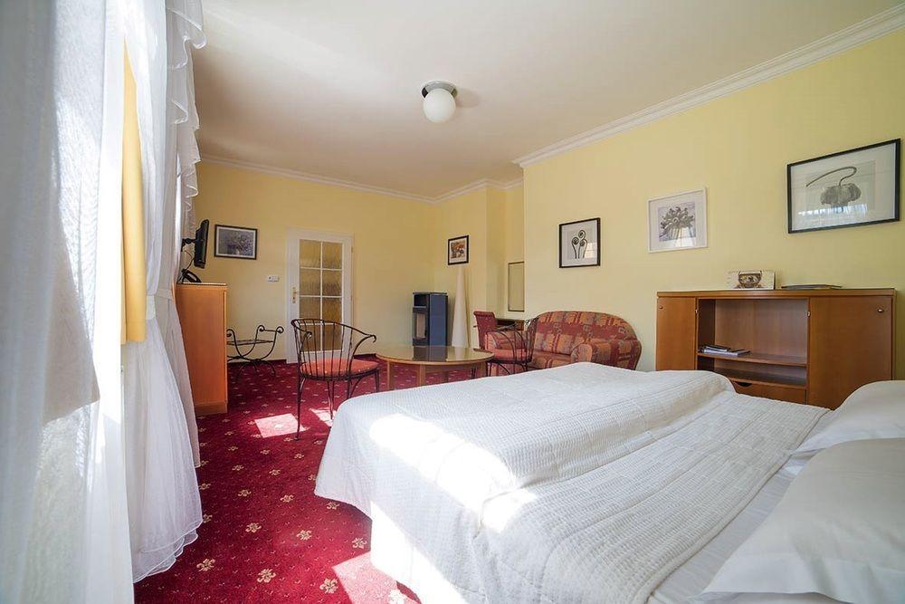 Festival Appartement Karlsbad Buitenkant foto