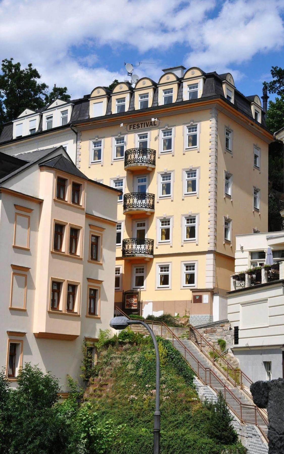 Festival Appartement Karlsbad Buitenkant foto